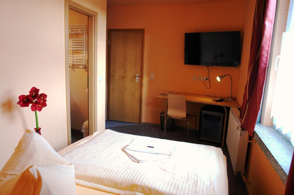 Hotel-Pension Gruene Linde Delitzsch Szoba fotó